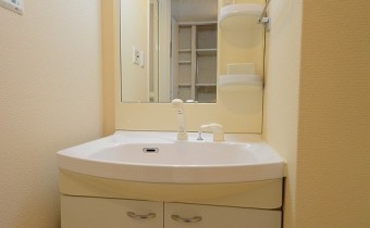 ※室内写真は同マンション内の301号室のものです。