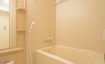バスルーム ※室内写真は同マンション内の301号室のものです。