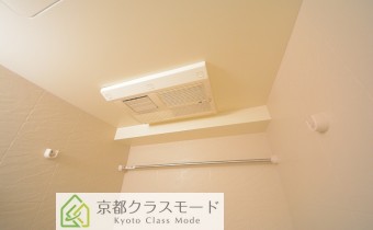 浴室乾燥機 ※室内写真は同マンション内の301号室のものです。
