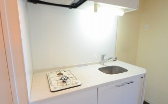 2口ガスシステムキッチン ※室内写真は同マンション内の301号室のものです。