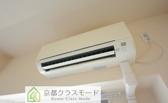 ※室内写真は同マンション内の301号室のものです。