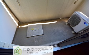 ※室内写真は同マンション内の301号室のものです。