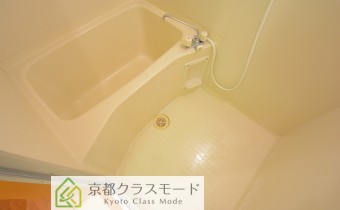 ※室内写真は同マンション内の別タイプのお部屋になります。