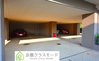 敷地内ガレージ