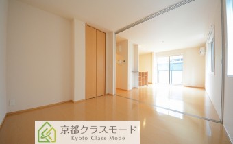 洋室5帖（手前）＋LDK12.7帖（奥）