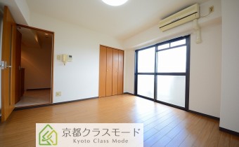 ※室内写真は同マンション内の別タイプのお部屋になります。