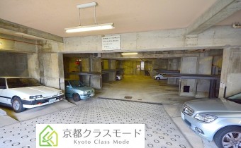 敷地内ガレージ