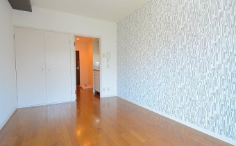 アクセントクロスがお洒落な室内♪