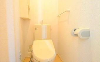 ウォシュレットトイレ　＊画像は同タイプ301号室の画像です。