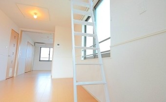 ロフトへ　＊画像は同タイプ301号室の画像です。