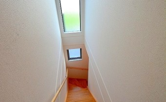 階段　＊画像は同タイプ301号室の画像です。