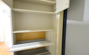 シューズBOX　※室内写真は同マンション内の307号室のものです。