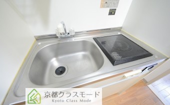 キッチン　※室内写真は同マンション内の307号室のものです。