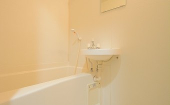 バスルーム　※室内写真は同マンション内の307号室のものです。