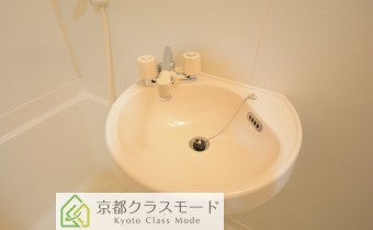 洗面台　※室内写真は同マンション内の307号室のものです。