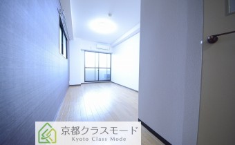 ※室内写真は同マンション内の307号室のものです。