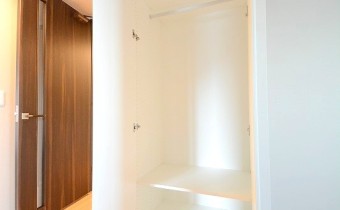 洋室5帖のクローゼット