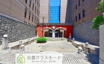 エントランス前