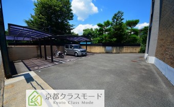 敷地内ガレージ