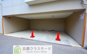 屋根付き敷地内ガレージ（賃料に含む）