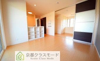 LDK 10.4帖　隣の部屋とあわせて15.6帖の大きなリビングルームになります！