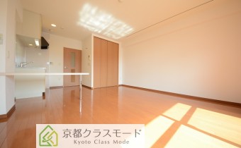 広々12.6帖の室内空間♪「南向き」の明るい室内空間は魅力的！