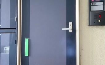 玄関ドア