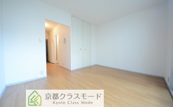 室内はリフォームされていますので綺麗です♪
