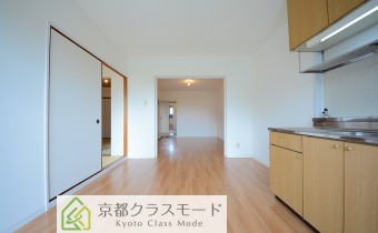 LDK12帖・南向きバルコニーで陽当たり良好♪