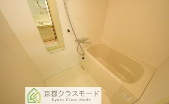 バスルーム　※写真は同物件405号室のものです。