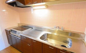 キッチン　※写真は同物件405号室のものです。