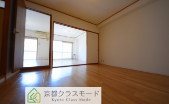 リビング　※写真は同物件405号室のものです。
