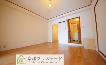 リビング　※写真は同物件405号室のものです。