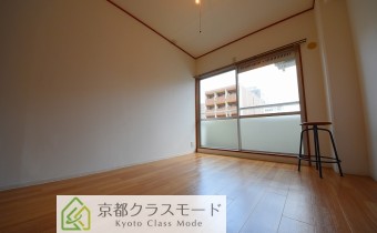 洋室6帖。　※写真は同物件405号室のものです。