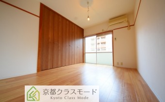 和室6帖 ※実際は和室です。　※写真は同物件405号室のものです。