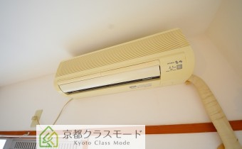和室6帖のエアコン　※写真は同物件405号室のものです。