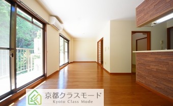 南向きバルコニーで陽当たり良好なLDK16帖♪