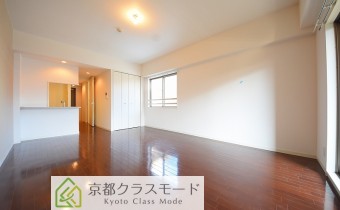 角部屋・2面採光の明るい室内・12.3帖♪