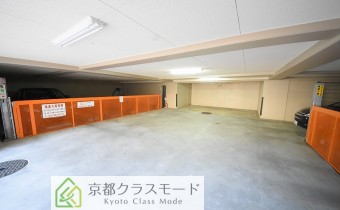 敷地内ガレージ