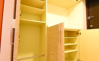 シューズBOX　※室内写真は同マンション内の別タイプのものです。参考にご覧ください。