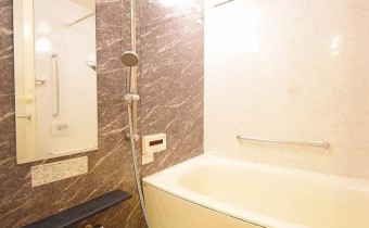 バスルーム　※室内写真は同マンション内の別タイプのものです。参考にご覧ください。