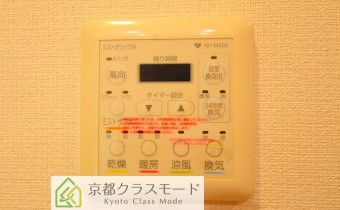浴室乾燥機のコントローラー　※室内写真は同マンション内の別タイプのものです。参考にご覧ください。