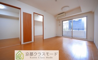 リビング　※室内写真は同マンション内の別タイプのものです。参考にご覧ください。