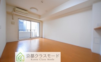 リビング　※室内写真は同マンション内の別タイプのものです。参考にご覧ください。