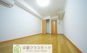 上部収納やクローゼットなど収納も充実！