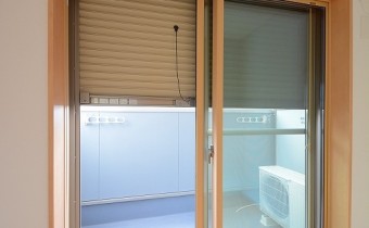 防犯シャッター付き