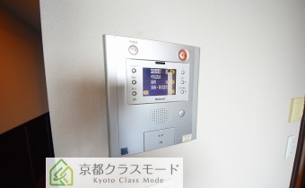 TVモニター付きオートロック　※同マンション内の別のお部屋のものです。参考としてご覧ください。