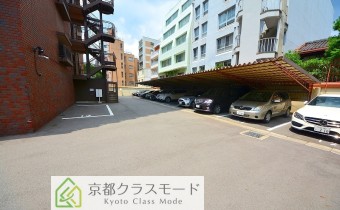 敷地内ガレージ