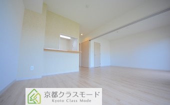 明るい「白系」の室内空間♪仕切りを開放すれば18.2帖のＬＤＫに！