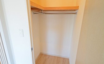洋室7.2帖のウォークインクローゼット